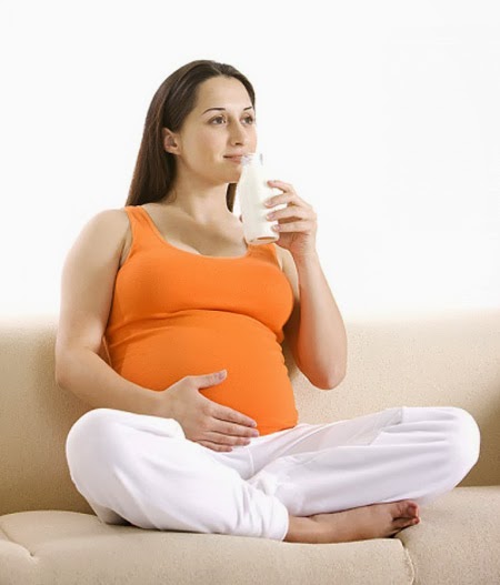 Mẹ bầu nên uống sữa từ tháng thứ mấy?