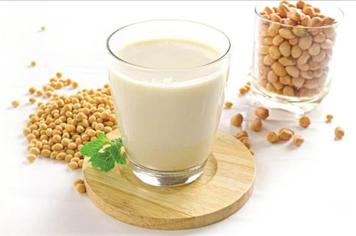 Có thể uống bổ sung nhưng sữa đậu nành không chứa nhiều chất dinh dưỡng