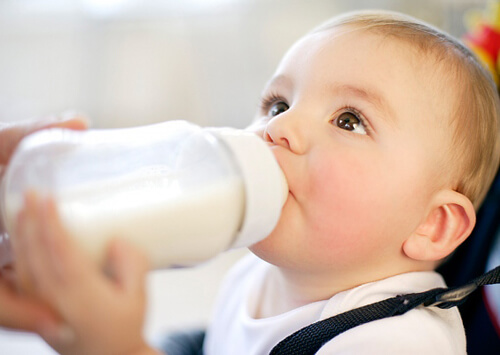 công dụng của sữa dê đối với trẻ sơ sinh 