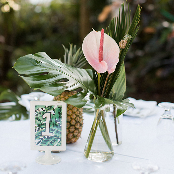 25 ý tưởng trang trí thu hút cho tiệc cưới phong cách nhiệt đới