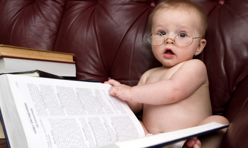Đọc sách giúp bé phát triển ngôn ngữ và trí tuệ tốt
