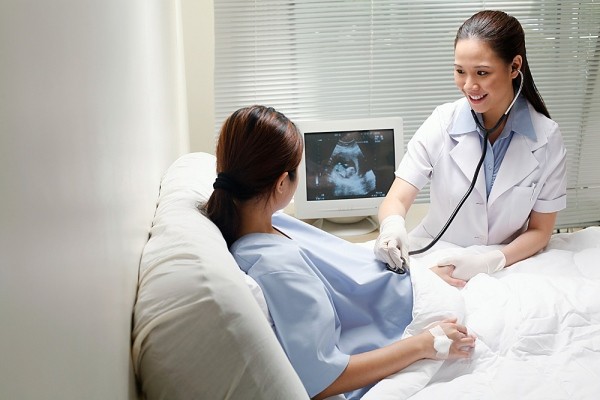 Cần kiểm tra sức khỏe kỹ lưỡng và thường xuyên trong thai kỳ